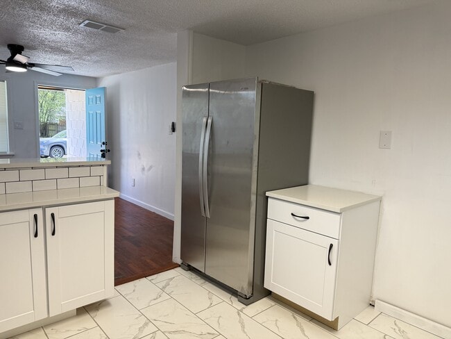 Building Photo - 239 Jenks St