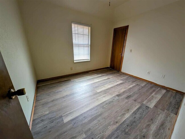 Building Photo - 5209 SE 87th St