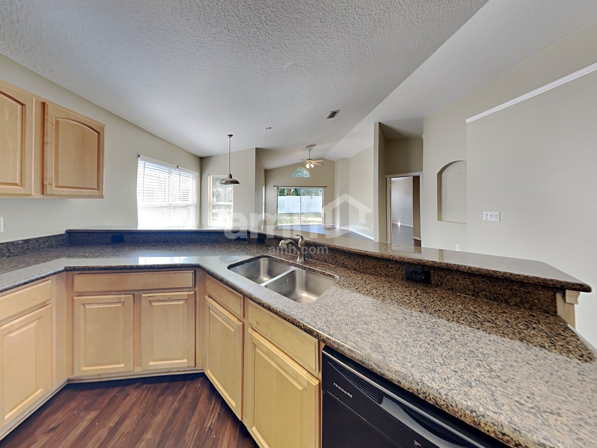 Building Photo - 5834 Tanagerlake Rd