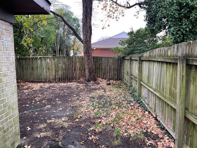 Building Photo - Coleman Place 3-bedroom, 2-bath Condo