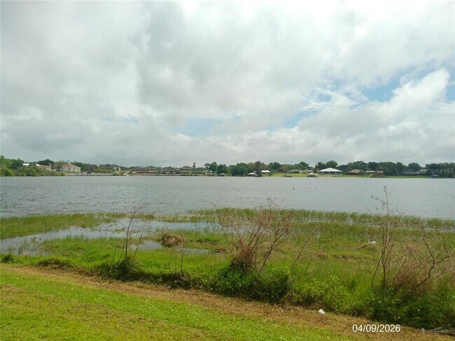 Building Photo - 1111 Cypress Gardens Blvd