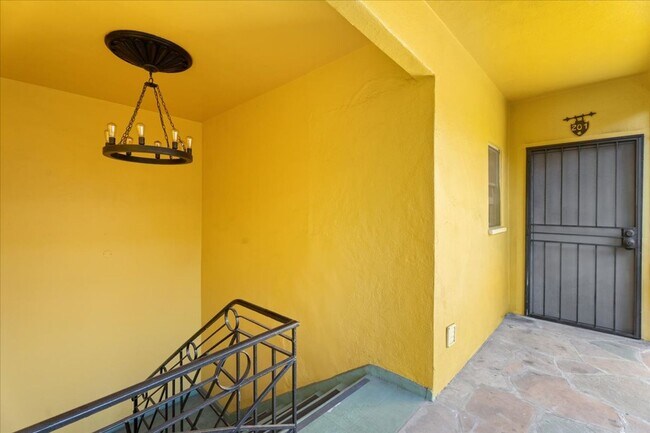 Building Photo - BEAUTIFUL FRENCH NORMANDY STYLE 2BR UNIT