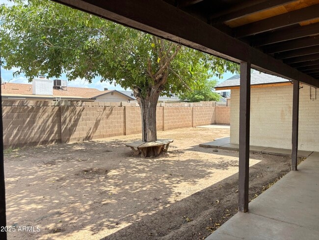 Building Photo - 7320 W Rose Ln