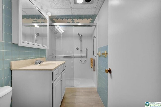 Building Photo - 321 W Babbitt Ave