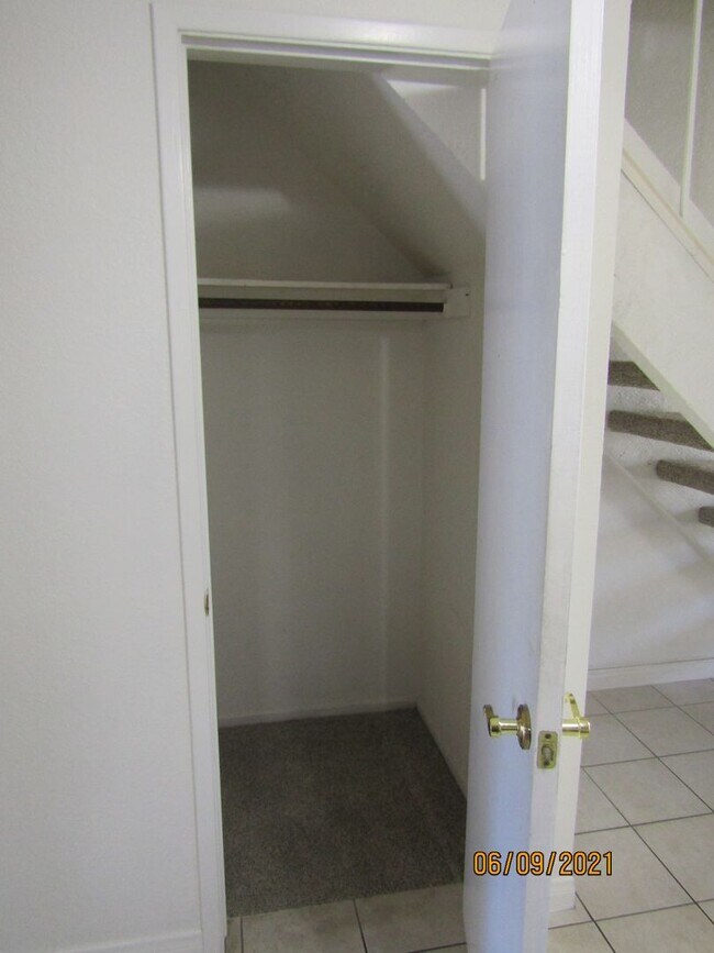 Building Photo - Centrally Located Large Two Story Condo wi...