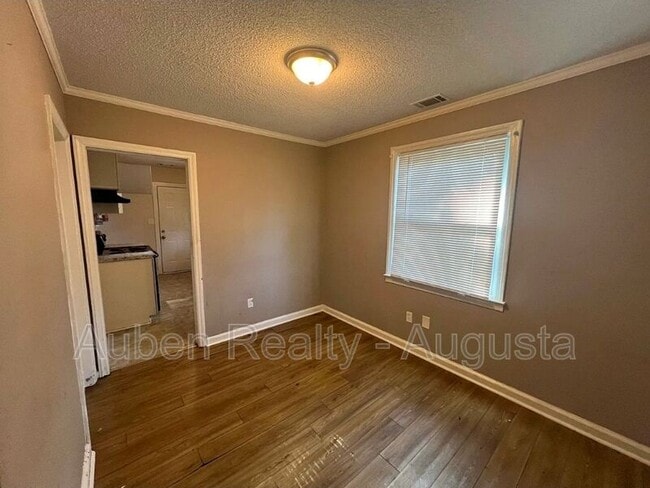 Building Photo - 2201 Shirley Ave