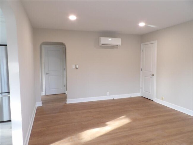 Building Photo - 215 S Ft Thomas Ave