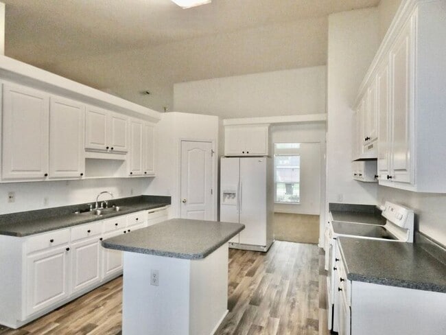 Building Photo - 7945 Amethyst Dr