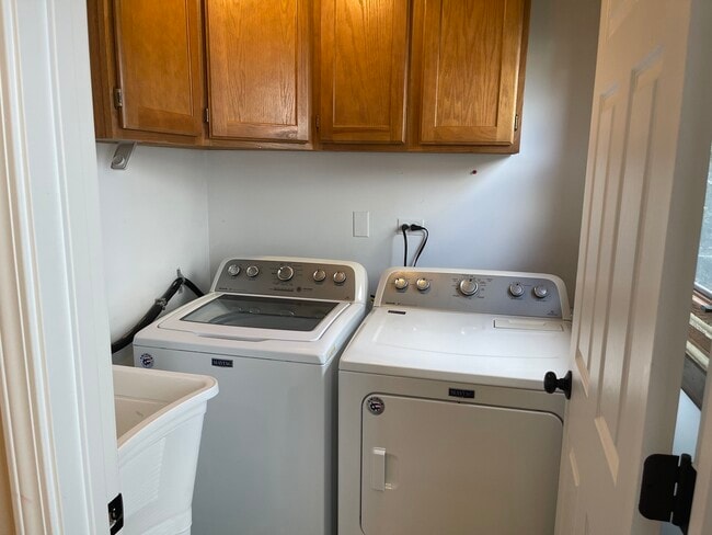 Building Photo - 1925 E Waverly Ln