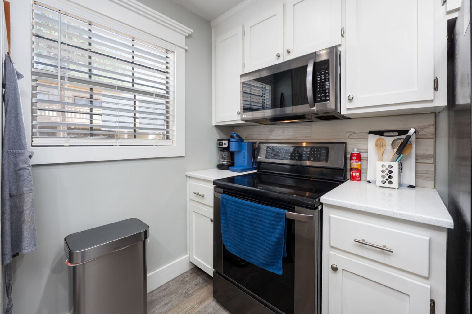 Building Photo - 17462 Front Beach Rd