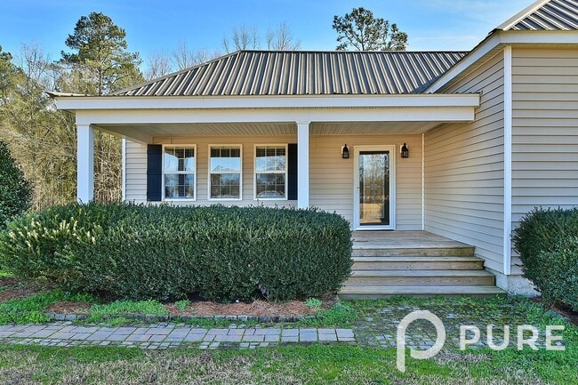 Building Photo - 5674 Duncan Rd