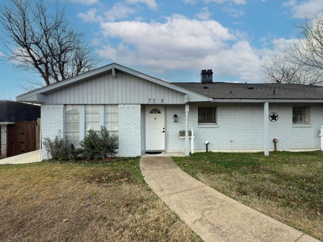 Building Photo - 7528-7528 Thistle Ln