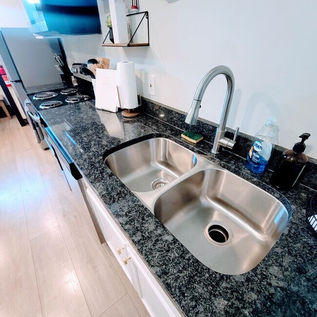 Building Photo - 623 E 100 S