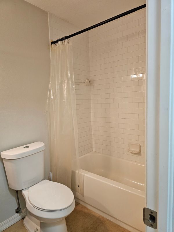 Building Photo - 540 Golden Raintree Pl