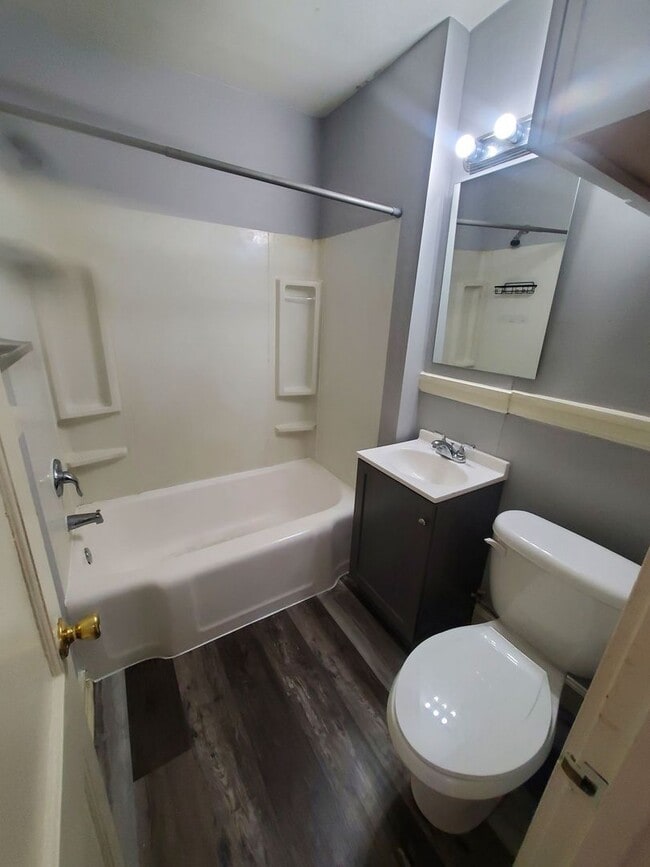 Interior Photo - 316 - 320 Maple Ave 6 Unit