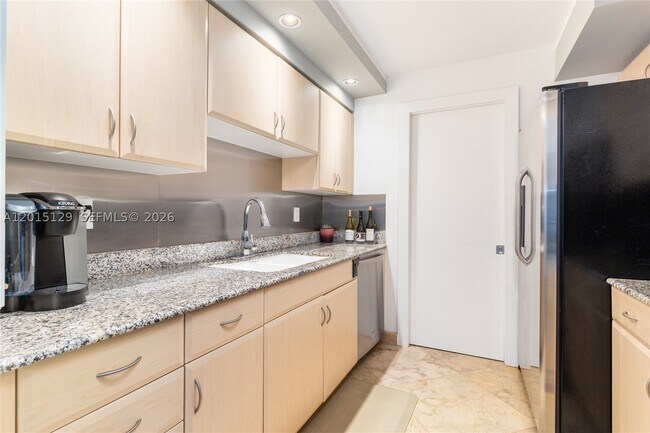 Building Photo - 6917 Collins Ave