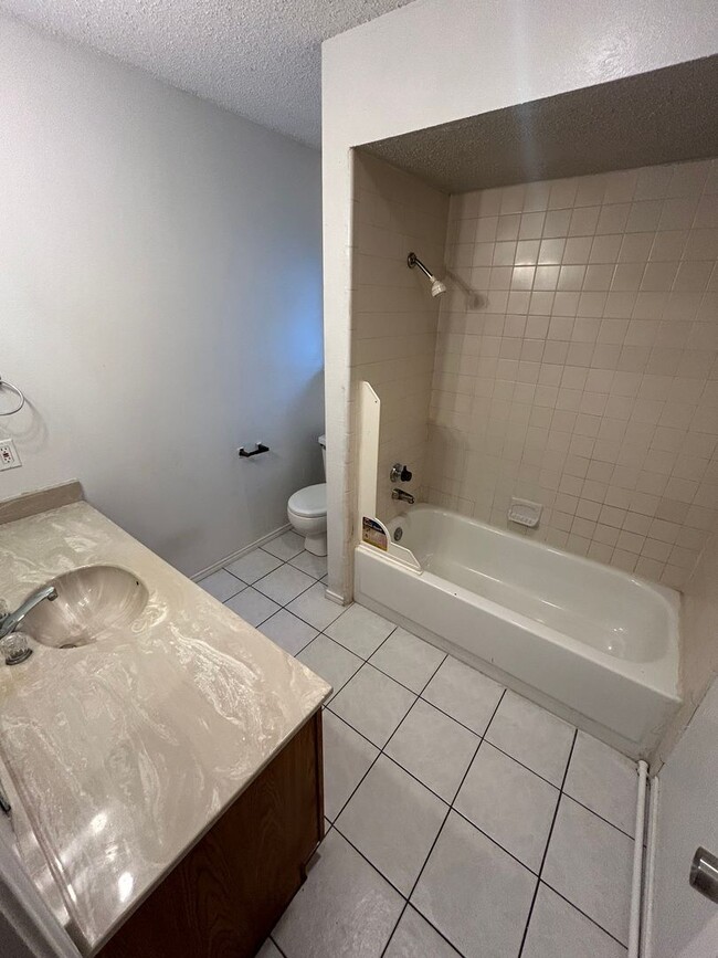 Building Photo - 3702 Bond St