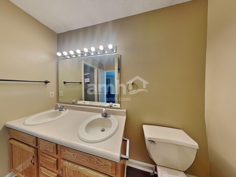 Building Photo - 1432 Mimosa Ct