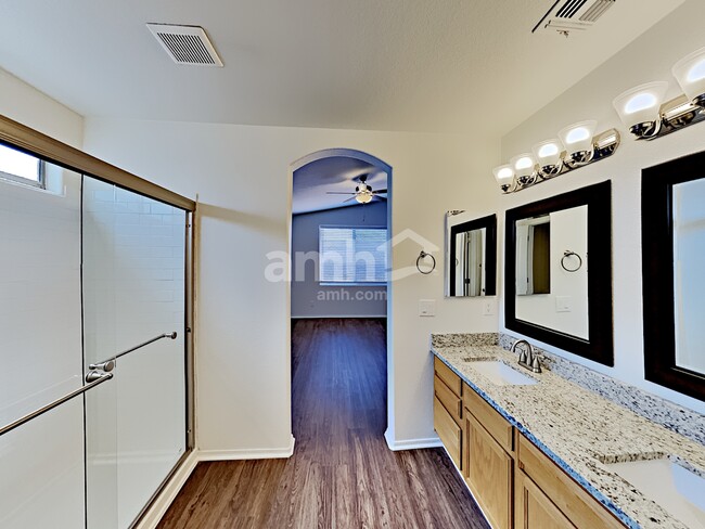 Building Photo - 4284 W Veranda St