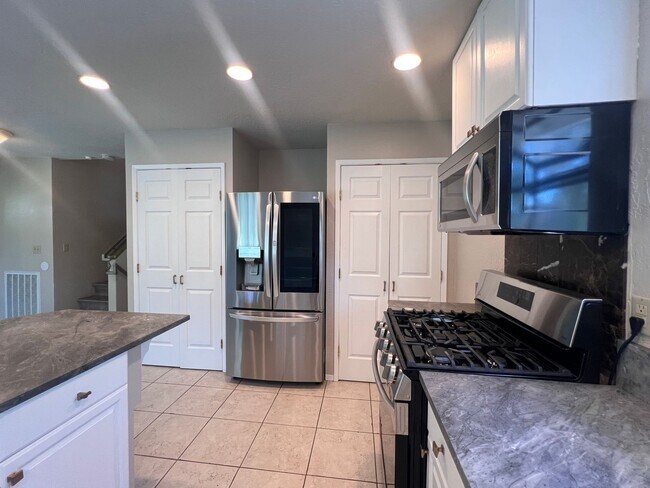 Building Photo - Spacious Split-Level! 4-Bedroom, 3.5-Bath ...