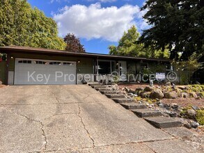 Building Photo - Beautifully Remodeled Gresham Ranch