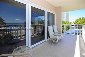 Building Photo - 300 Bayview Dr