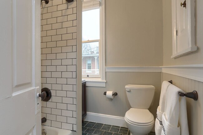 Building Photo - 206 Reily St