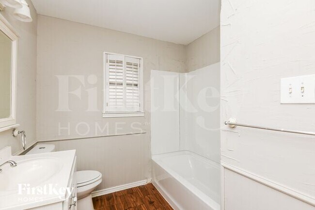 Building Photo - 918 Kerry St