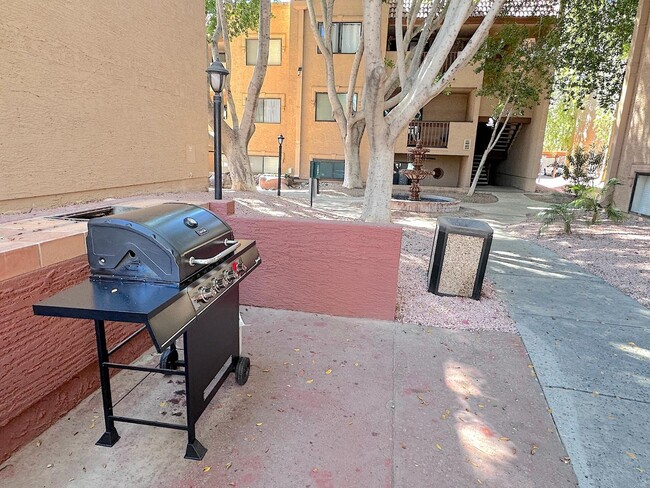 Building Photo - 3031 N Civic Center Plaza