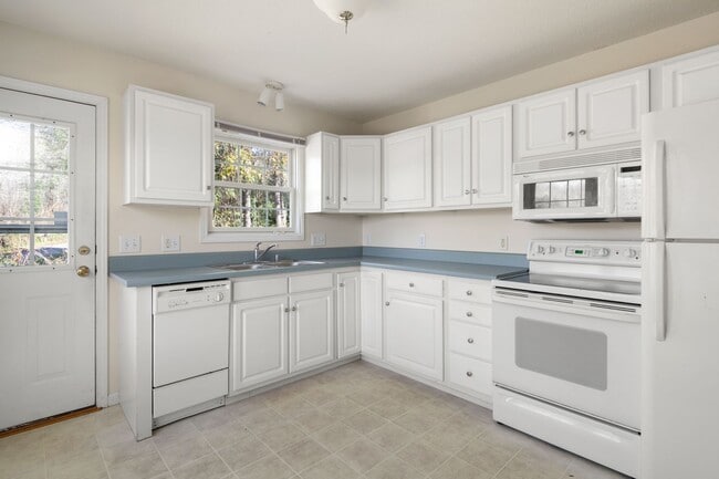 Building Photo - East Asheville Duplex
