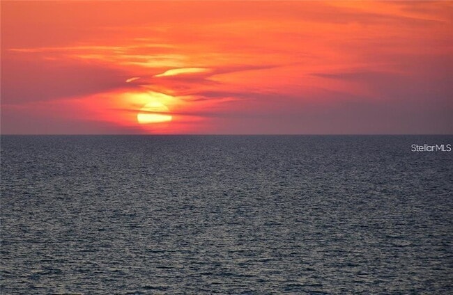 Building Photo - TURNKEY FURNISHED WATERFRONT RENTAL – Live the Island Life on Siesta Key