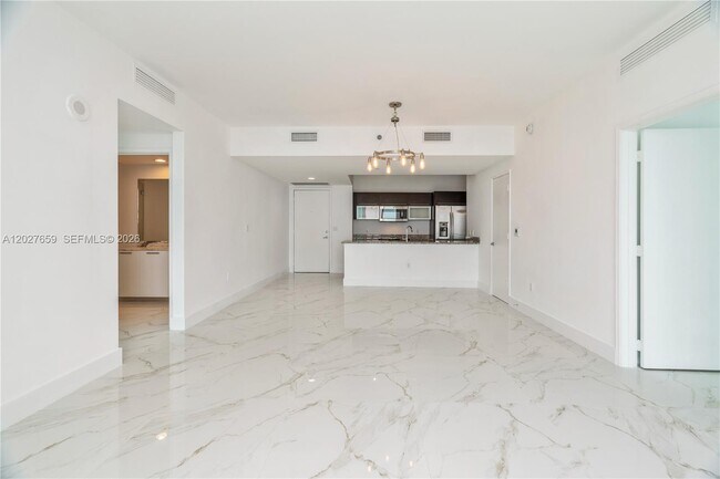 Building Photo - 951 Brickell Ave