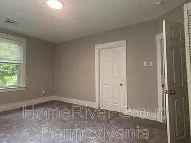 Building Photo - 211 Locust St