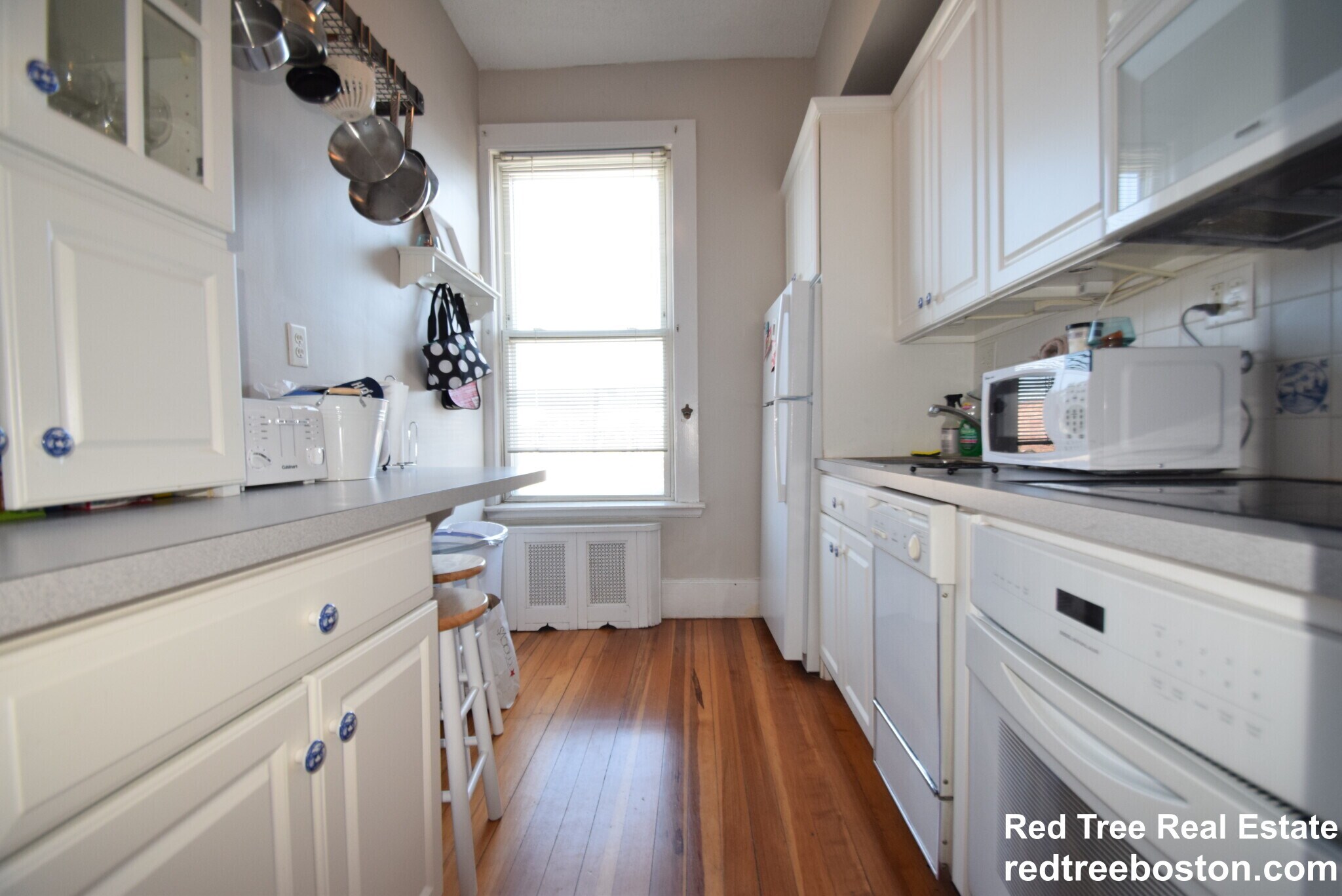 Building Photo - 554 E 4th St