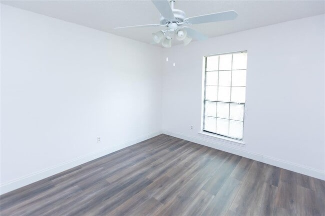 Building Photo - 4910 Ledgestone Dr
