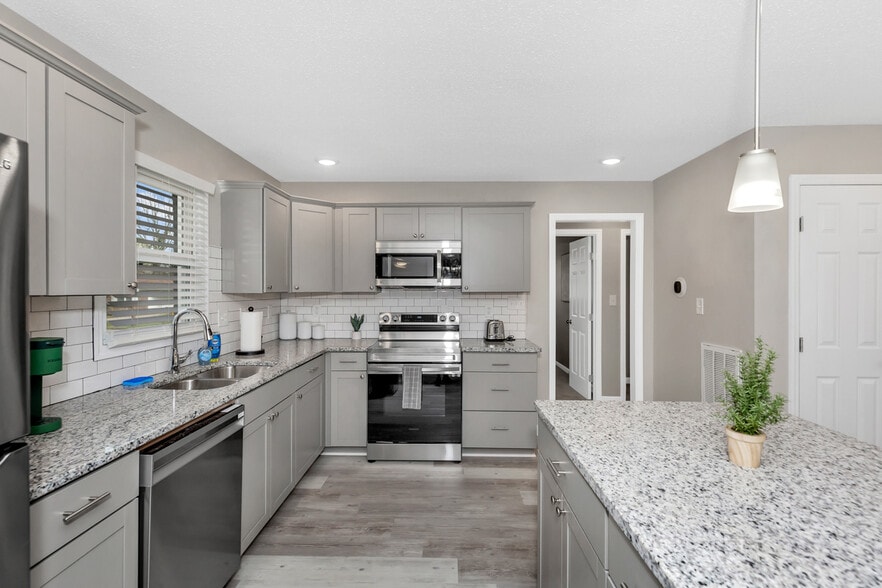 Building Photo - 2700 Sparkman Dr NW