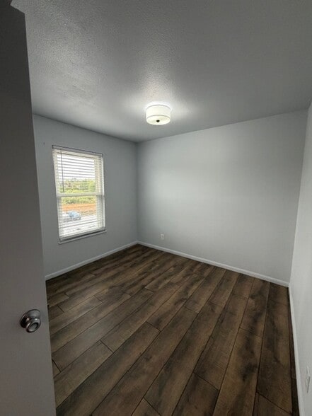 Building Photo - 3121 S Tamarac Dr