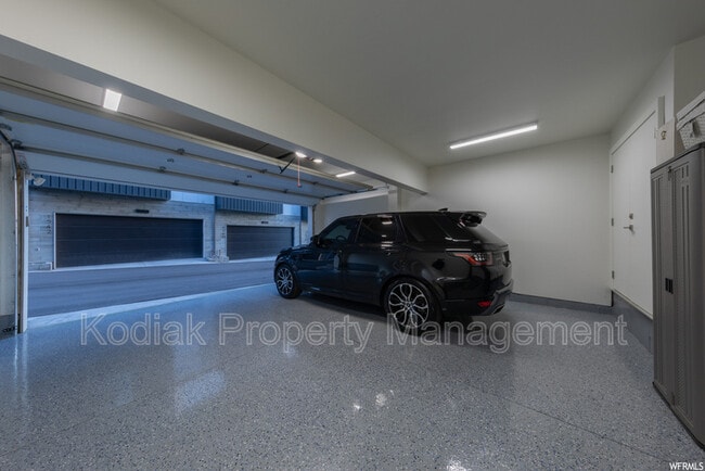 Building Photo - 1541 E Talo Ct