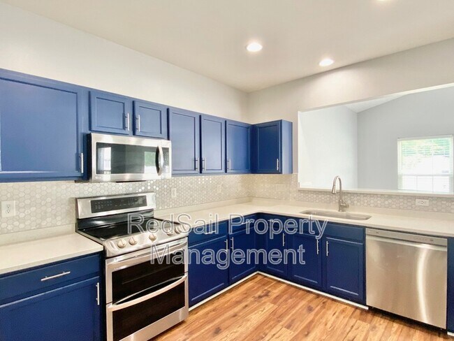 Building Photo - 642 Kelso Dr