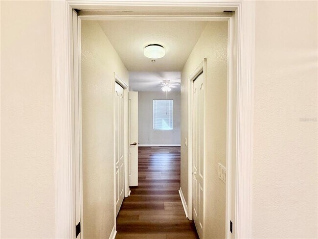 Building Photo - 819 Fairwaycove Ln