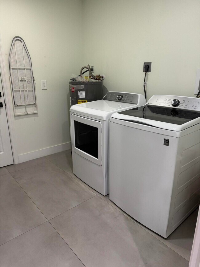 Building Photo - 2314 Pinecrest Ct