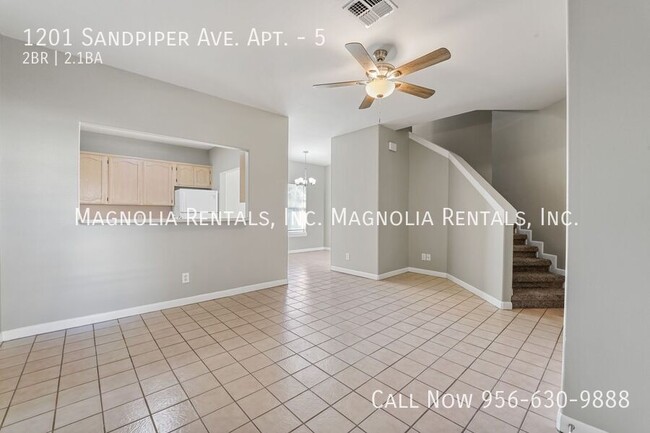 Building Photo - 2 bed 2.5 bath Townhouse in Mcallen