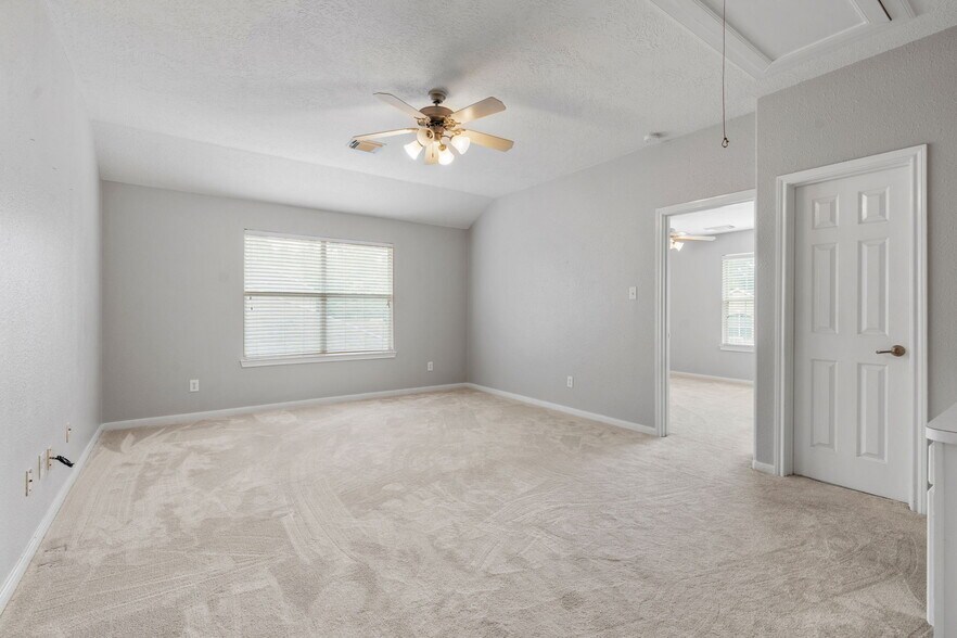 Building Photo - 42 Ebony Oaks Pl