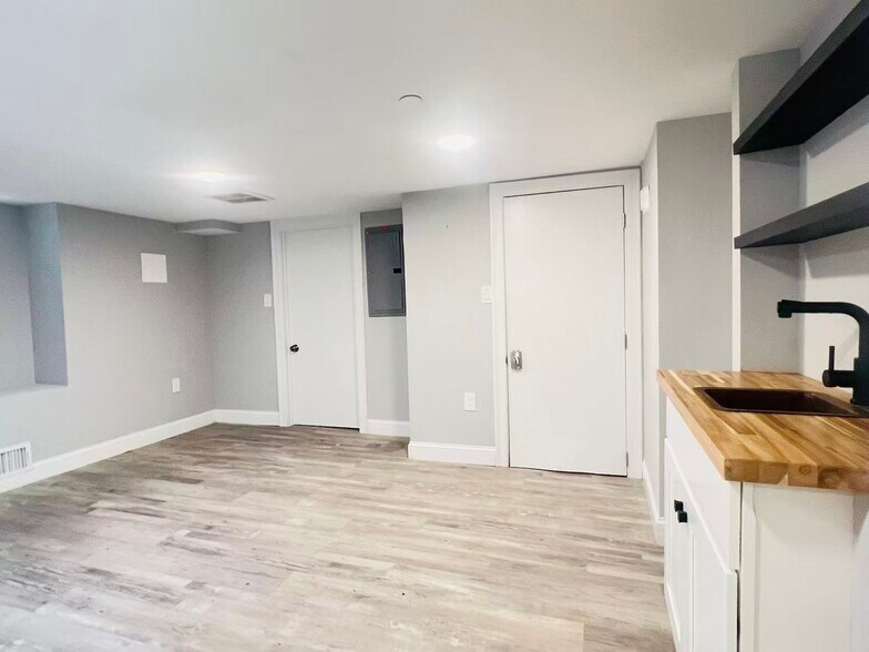 Building Photo - 19 Plymouth St