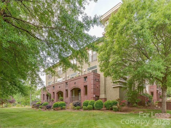 Building Photo - 1174 Park West Dr