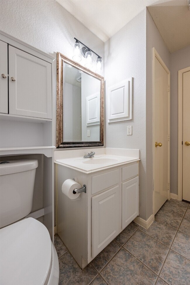 Building Photo - 15823 Kings Cypress Ln