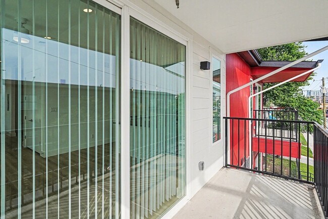 Building Photo - 2217 N Fitzhugh Ave