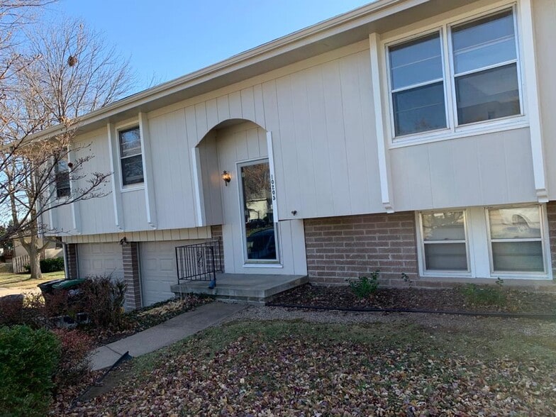 Building Photo - 10205 T Cir