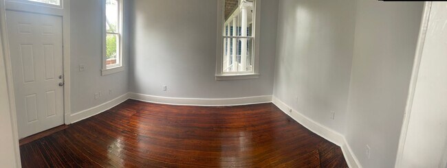 Building Photo - Newly Renovated Tri-Plex Near Forsyth