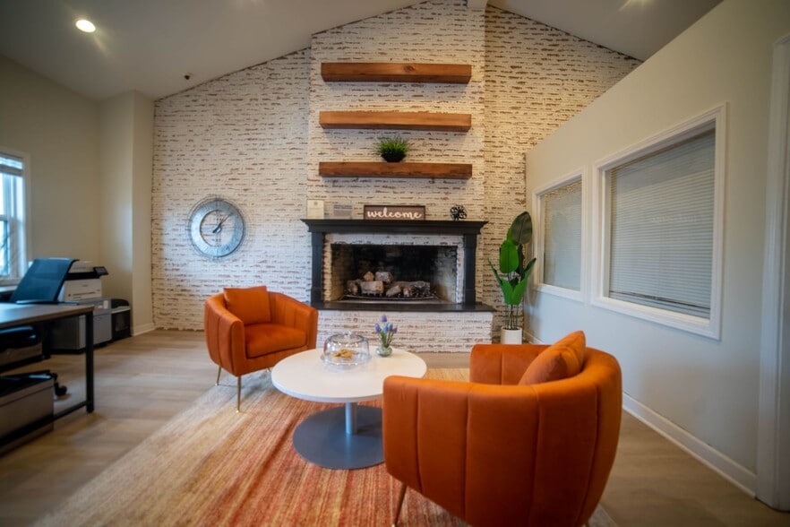Primary Photo - Aura Apartments
